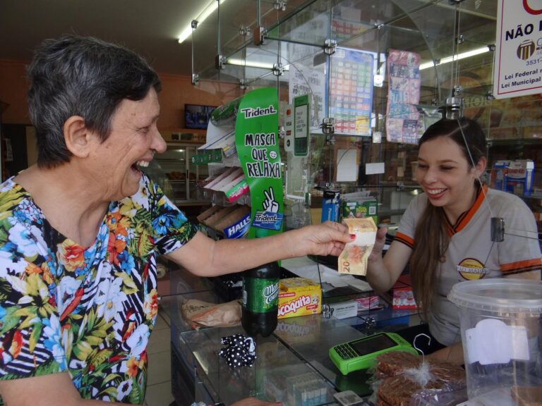 Fátima-fazendo-compras-1